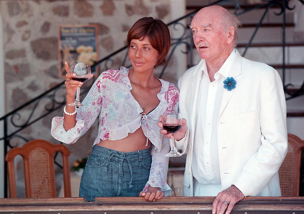 Saint Tropez Maison Enrico Macias Et Sa Nouvelle Compagne PHOTOS. Dix ans après sa disparition, les années Barclay à Saint-Tropez