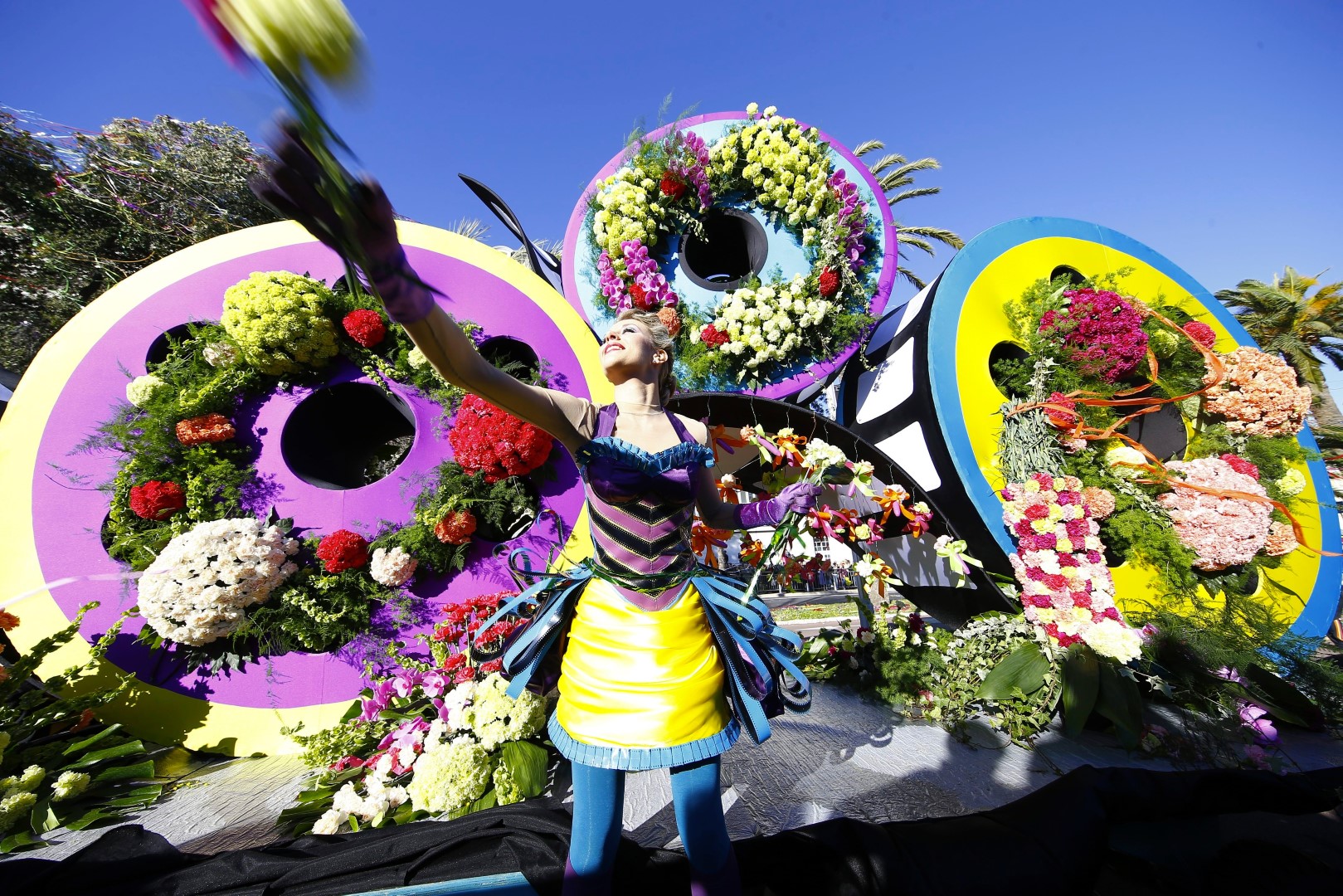 Les 10 plus belles photos de la bataille de fleurs au Carnaval de Nice