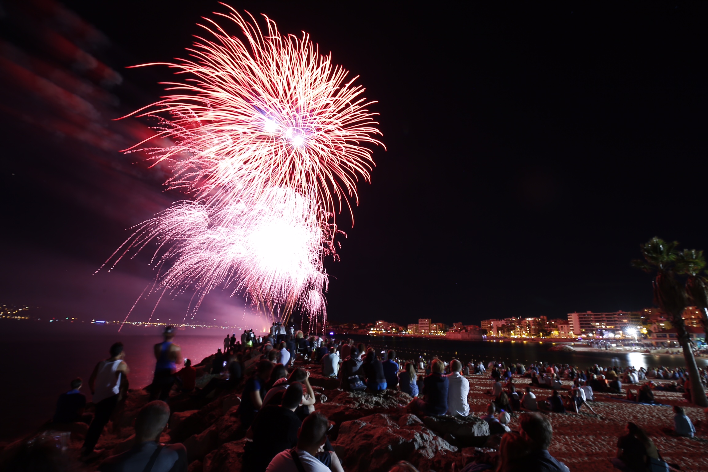 VIDEO. Revivez le feu d'artifice du 15 août à Toulon VarMatin VIDEO. Revivez le feu d'artifice du 15 août à Toulon VarMatin